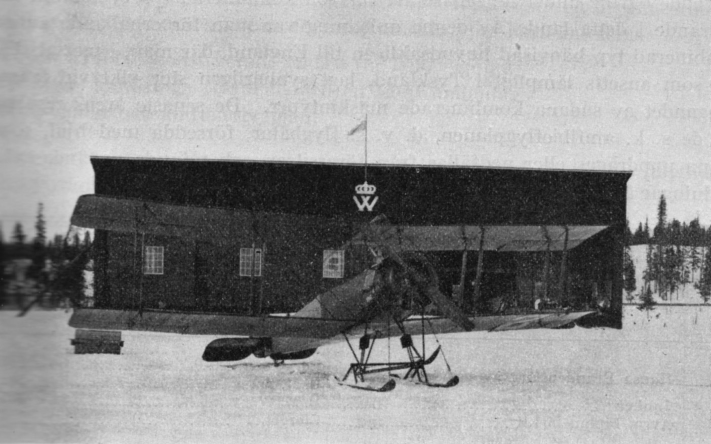 Avro 504 KL, S-IAB, Nr.1 "Svalan" in front of the hangar on skis.